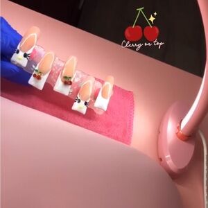 Press on acrylic “kitty” nails 😻